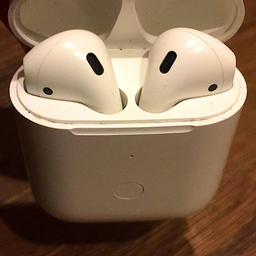 Apple AirPods Wireless Earbuds